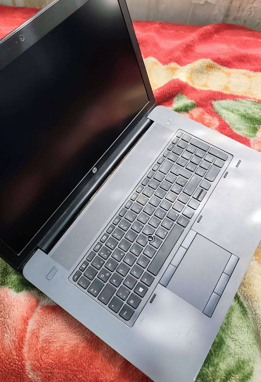 💻 HP ZBook 17 G3
المواصفات:

معالج i7-6820HQ

رام RAM 24G ddr4

ذاكرة1.4T
(مشتريلة 1T ssd)

شاشة كبيرة ومريحة

الأداء:يشغل ألعاب متوسطة و ممتاز للعمل

الحالة:

شغال 💯 

نظافة 💯 

بس مشكلة 1 بي 
كرت خربان فقط الجهاز باقي شغال

استخدام شخصي

💰 السعر: 420 (قابل للتفاوض البسيط)📍 الموقع: (بابل٫المهندسين)


**إذا كنت صاحب هذا الإعلان وتريد حذفه لأي سبب، رجاءا أرسل رسالة إلى الدعم الفني**