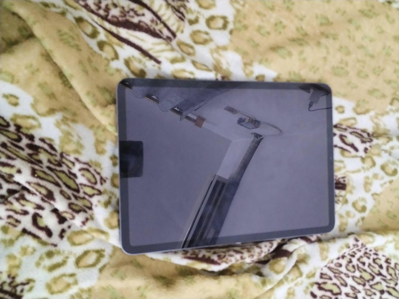 ايباد برو 2018مبدل شاشه وبطاريه والشاشه محتركه رايده ب125.      ***********
