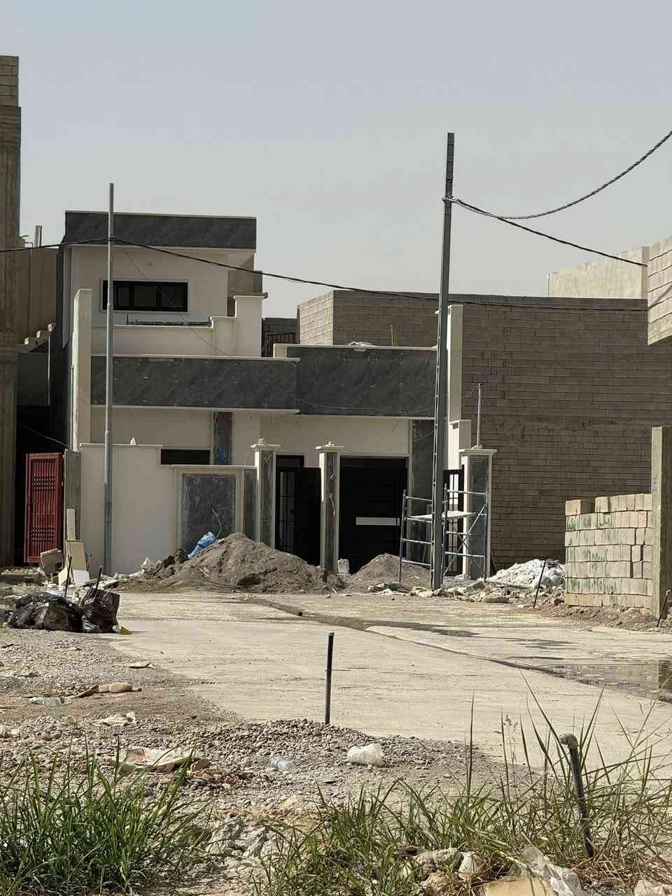 بيت في حي الملايين الاولى للبيع
مساحة 160م طابق واحد زراعي ملك صرف قريب لجامع الصواف
خدمات كاملة 
غرفتين نوم استقبال مطبخ ملحقات
نظام دكتات وكامرات 
بناء درجة اولى من هيكل وكهرباء  وارضيات وغيرها
تم بناءه بنأه بإشراف مهندس وبناء شخصي وليس لغرض البيع
للبيع بسبب ظروف خارجة عن ادارة
و صور مراحل البناء هم يمكن اطلاع عليها 
للتواصل 
***********
