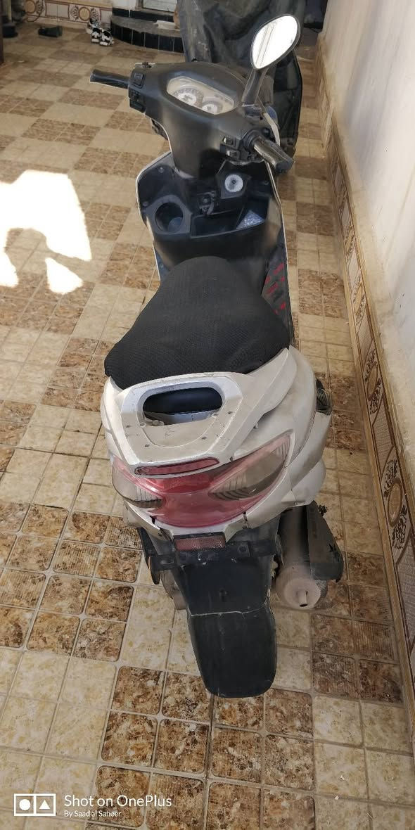 سايم ابو عيون 
شغال سلف وهندر
 محرك نظيف
 گفرات كامله بدون نقص 
المكان الرمادي 
السعر 375 وبي مجال بسيط 
للتواصل على الواتس اب 
***********
