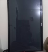 سامسونج • ٤٣ بوصة • مصباح أحمر