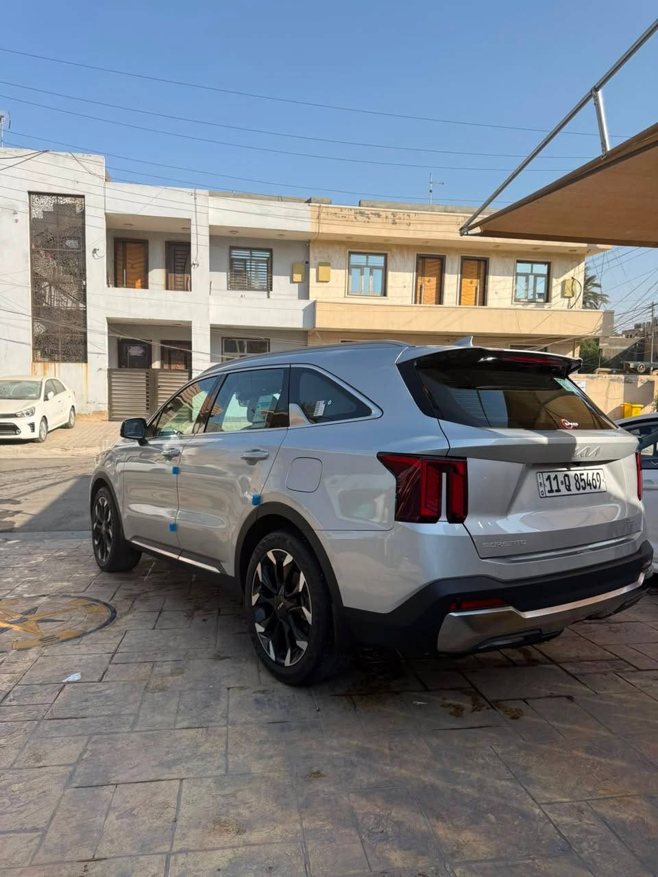 للبيع سيارة Kia Sorento موديل 2025 بحالة ممتازة جدًا، فرصة للباحثين عن النظافة والرفاهية.

* وارد خليجي (وكالة شركة الدولي⁠￼)
* اللون: سلفر أنيق
* محرك بنزين
* ناقل حركة أوتوماتيك
* الممشى: 27,000 كم فقط
* لوحة: العراق / بغداد

المواصفات:
✔️ داتاشو
✔️ سقف بانوراما
✔️ ويل قياس 20
✔️ فل مواصفات ماعدا المقاعد (مخمل)

السيارة مكفولة، نظيفة جدًا، استعمال شخصي ومعتنى بيها بعناية عالية، جاهزة للفحص بأي مكان.

💰 السعر المطلوب: 52,000,000 د.ع
السعر قابل للتفاوض للجادين فقط

📞 للاستفسار والاتصال: ***********
