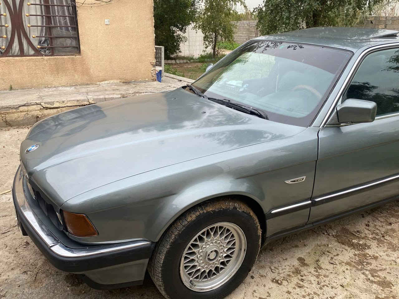 رقم بغداد  تحويل مباشر  بسمنه
سياره جديده بمعنى الكلمه 
ماشيه 230 حقيقي
محرك كير شغاله ١٠٠/١٠٠
تبريد منظومه جديده ثلج
حداديه جديده امامي خلفي بس لويات خلفي تعبانه
موصفات 
دبل ايرباك دبل كمبيوتر دبل جكمجه 
تلفونات بداخل ثنين
داخل بلادي  ممفتوح ولا مبدل 
كراسي  كهرباء صفحتين 
بطاين مخمل صاج ملكي ابو الخط 
مري جانبيه كهرباء 
جام اربعه كهرباء
ستيرن كهرباء  
ويل  اصلي وتخم تاير جديد 
منضومه زنون 
فدراليات رمونت بجامه وبشباج مال تاهو 
سياره بدون تعمير بدون دكه جاكوك مصبوغه جراد
بعدها كلشي بيها على وضع الشركه 
 كلشي بيها بلادي ومصروف عليها ادامه كامله بدون اي نقص مال جناي على ايد وحده ترايها مفتوح وين ميعجبك ريحه الشركه بيها ***********
السعر 58 وبيها مجال
مكاني الدوره 
برده خلفيه كربائيه
حداديه جديده امامي 
مري جانبيه كهرباء 
جام اربعه كهرباء
ستيرن كهرباء
