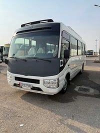 للبيع كوستر مديل 2017 السياره بيه مكانات صبغ ابيع من جوه الجام  كير مك...