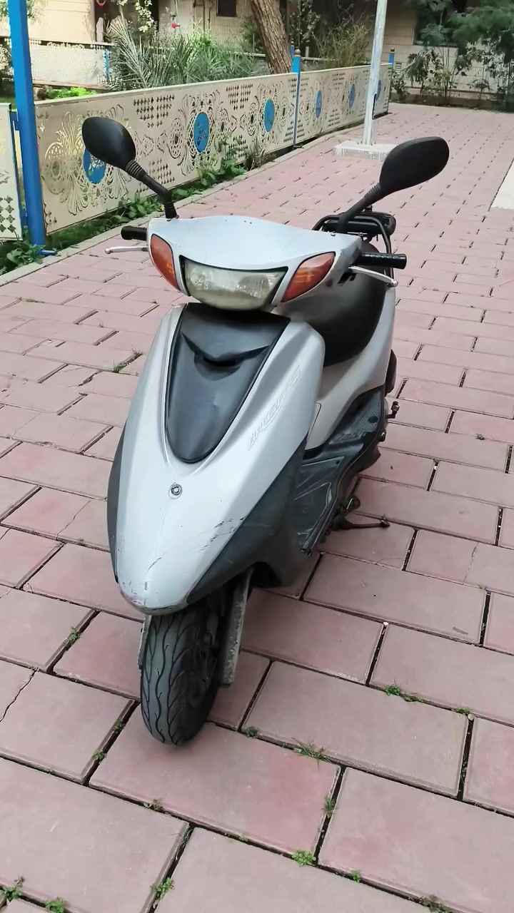 بؤيز  لايت عالي نضيفه  سلف  هندر  مشيتها حلوه  مختمه دراجه  لايت   حساس  بريك  شغال  قفل  جنطه  شغال  تايرات  جدد  بريكات  جدد  مكينه  مكفوله  من  صرف  وتبخير  وتنقيص  سعر  ٥٠٠  وبيه  مجال  مكاني  العلاوي ***********
