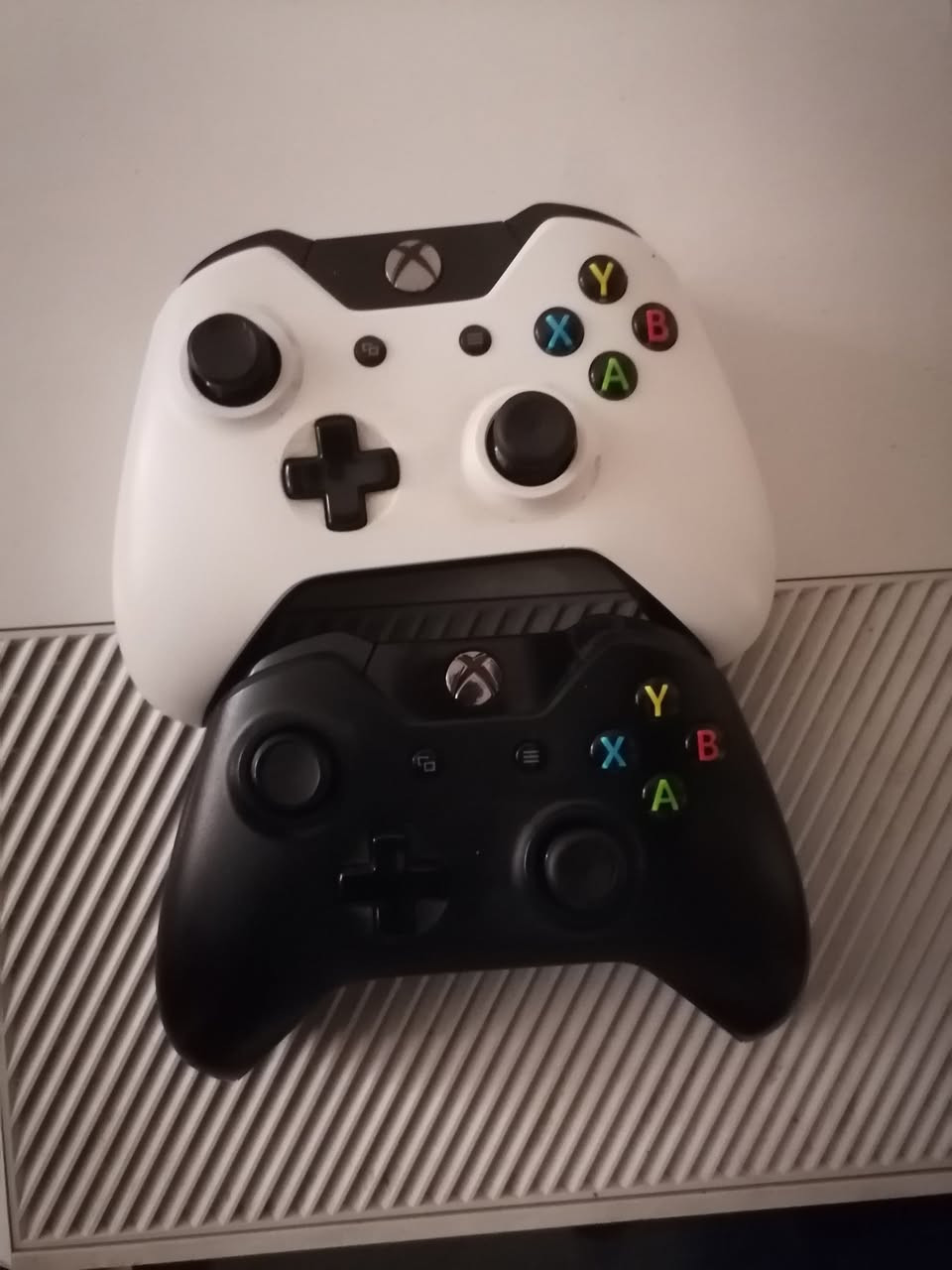 اكس بوكس ون فات كامل الملاحقات يدتين الاصليات  فيديو توضيحي  +اشتراك كيم باس شهر استعمال قليل جداً


**إذا كنت صاحب هذا الإعلان وتريد حذفه لأي سبب، رجاءا أرسل رسالة إلى الدعم الفني**