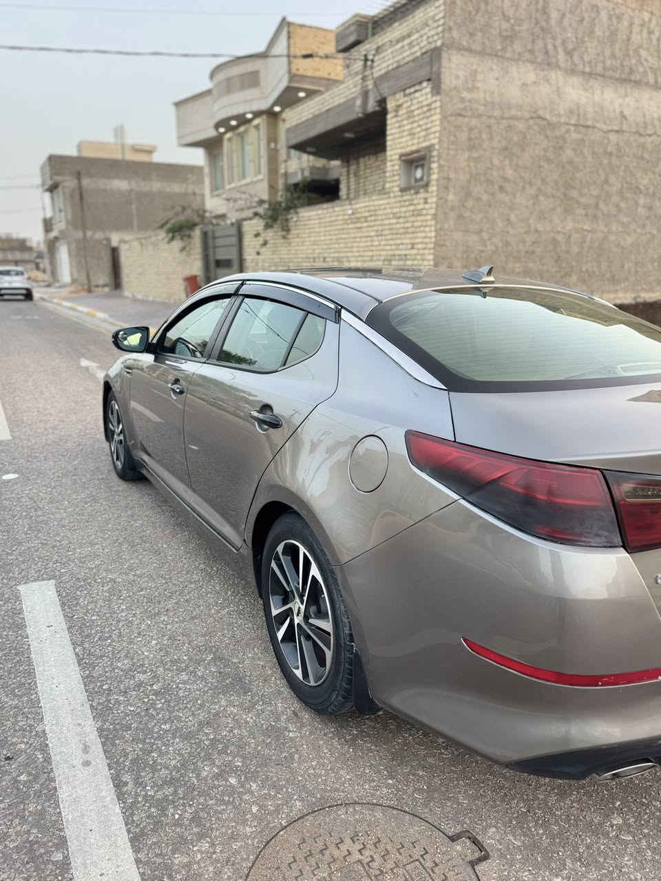 كيا أوبتيما 2014 أمريكي GDi شكل ال 15
بيها جاملغ الصدر وشويه من الباب مباوك صبغ 
والجاملغ الثاني بارد البچم سليم + ضربه قبق الجنطه من فوك فقط 
لغد وشواصي مكفولات 
السياره ليبل واحد كلها 
السونار مرفق بالصور 
كير محرك سليم  
تبريد تدفئة شغال 
حدادية صدر امامي جديده 
شاشة
كاميرا دوار
اشاير بالمري 
تحكم ستيرن 
نظام القيادة الاقتصادي Eco
وباقي المواصفات المعروفه 
للامانة السياره ما ناقصها شي والحمد لله 
السياره ب اسمي ومتواجد بكربلاء
السعر 107 وبيها مجال قليل
***********
