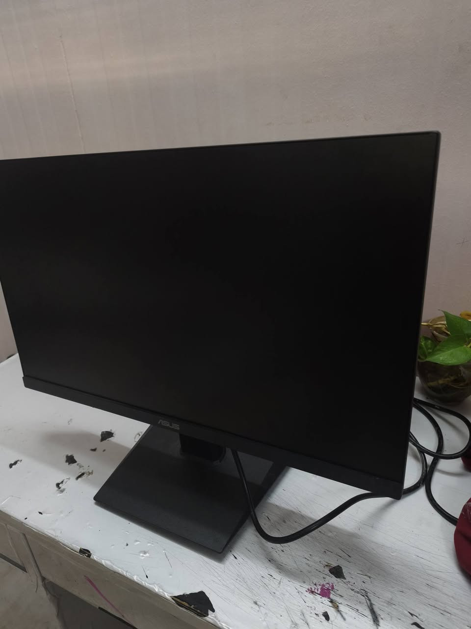 � للبيع شاشة ASUS VA24EHF 🔥
🎮 إذا تدور شاشة للـGaming مع صورة سلسة واستجابة سريعة، أو تحتاج شاشة مريحة للتصاميم المعمارية فهذي خيار ممتاز.

🔹 مقاس 24 بوصة (23.8)
🔹 دقة Full HD 1080p
🔹 لوحة IPS بألوان واضحة وتفاصيل دقيقة
🔹 تردد 100Hz لسلاسة أعلى بالألعاب والتنقل بين المخططات والتصاميم
🔹 استجابة 1ms
🔹 منفذ HDMI

✅ مناسبة للـGaming والتصاميم المعمارية والدراسة والعمل اليومي
✅ صورة واضحة وألوان ممتازة
✅ تعمل بدون أي مشاكل

💰 السعر:110الف وبيها مجال بسيط حك الجية 
📩 ***********بيه واتساب 
العنوان الحرية الثالثة
