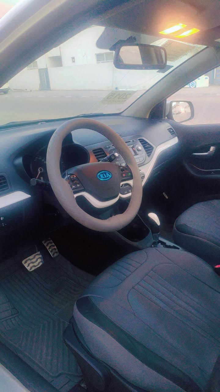 سلام عليكم كيا بيكانتو للبيع موديل 2015رقم بغداد بأسمنه فول بصمه فتحه بلقماره تحكمات حساسات بيه تعديل بارد بلجاملغ الامامي وصبغ بلجاملغ الخلفي السعر 90
للاستفسار ***********واتساب متواجد من ال4عصرا
