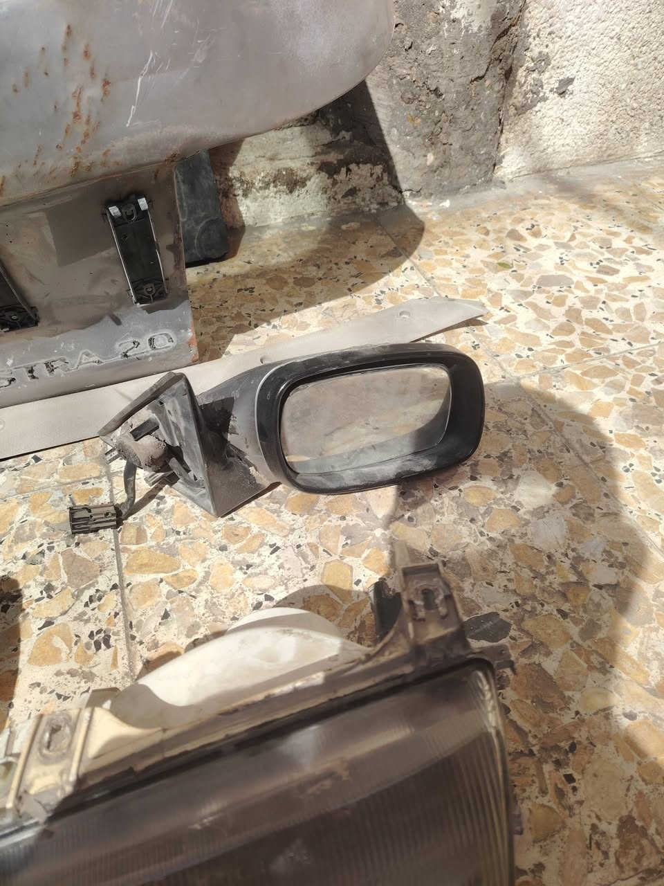 السلام عليكم للبيع جامه خلفيه اوبل استرا هاج باك مع مازدات  مع مرايا جنة اليمنه الجنطه تعبانه بس طلع منه الجامه  كلهن شلع ٧٥ الف مكاني بغداد رقمي ***********
