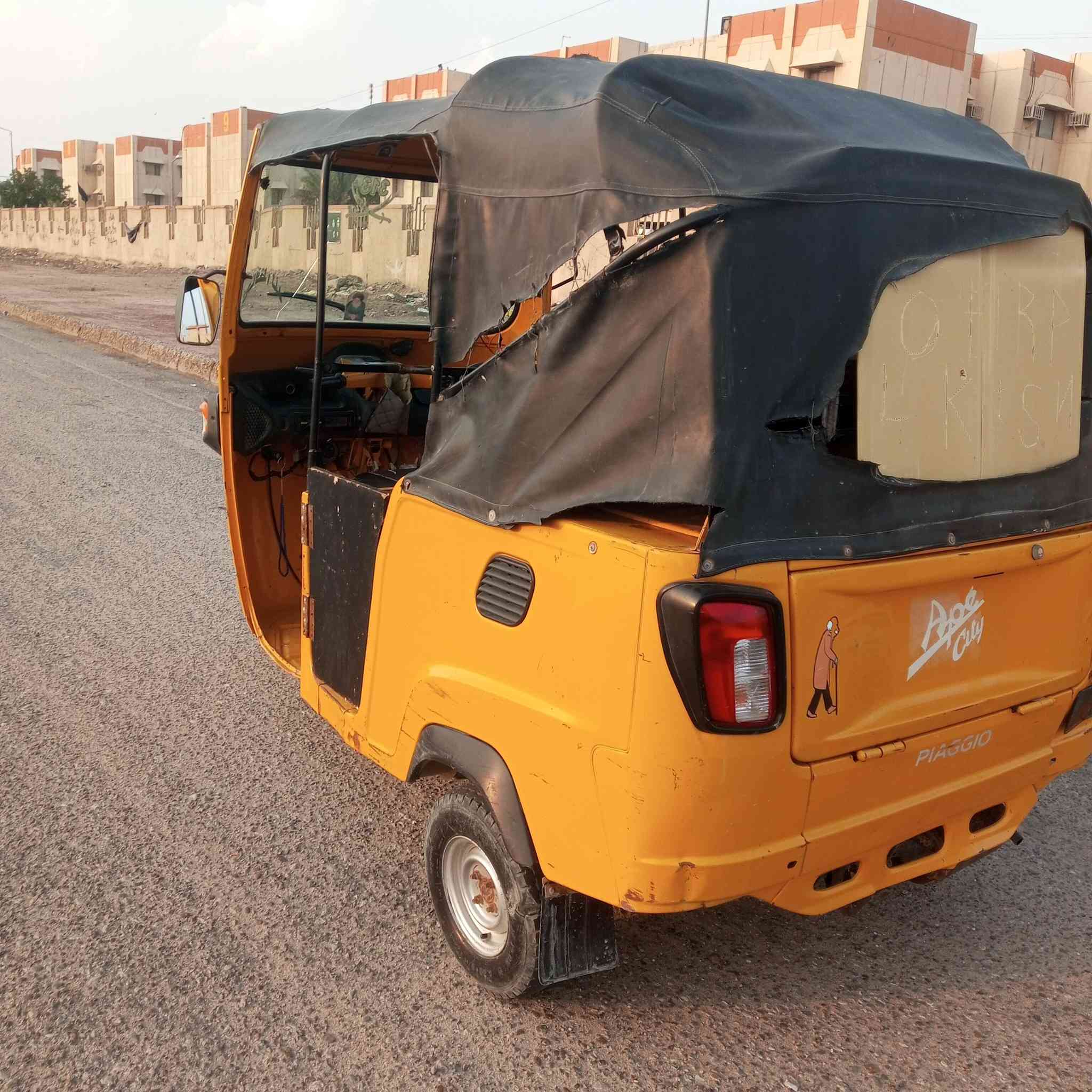 السلام عليكم تكتك بياجوو للبيع مديل 19 اوراق مكينه مفتوحة السعر مليونين ونص وبيهه مجال العنوان البصره الهارثه ***********
