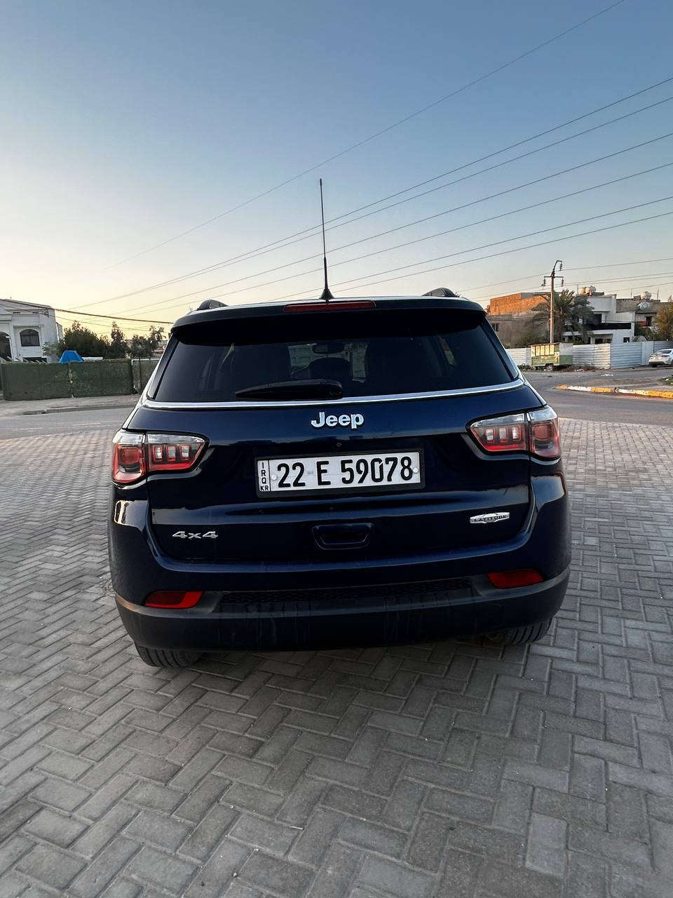 للبيع — جيب كومباس لاتتيود 2018 
سيارة مرتبة جداً ونظيفة استخدام شخصي، جاهزة للاستخدام بدون أي تعب 👌

✨ المواصفات الكاملة:
✔️ موديل: 2018
✔️ نوع: Jeep Compass Latitude
✔️ محرك 2.4 لتر 4 سلندر اقتصادي وقوي 💪
✔️ قير أوتوماتيك 6 سرعات ⚙️
✔️ دفع أمامي (FWD)
✔️ صرفية بنزين ممتازة ⛽

🎯 التجهيزات:
✔️ شاشة وسطية كبيرة 📱
✔️ نظام Uconnect + بلوتوث + USB 🎶
✔️ Apple CarPlay / Android Auto 📲
✔️ كاميرا خلفية واضحة 📷
✔️ مثبت سرعة (كروز كنترول) 🛣️
✔️ تشغيل عن بعد + دخول بدون مفتاح 🔑
✔️ تحكم كامل بالاستيرن 🎛️
✔️ تبريد ثلاجة ❄️
✔️ اربعة انظمة قيادة
✔️ إنارة LED + كشافات ضباب 🌫️
 

🛡️ الأمان:
✔️ ايرباكات شغالة🎈
✔️ نظام ABS + EBD
✔️ نظام مانع الانزلاق ESP
✔️ نظام تثبيت السيارة على المرتفعات ⛰️

🛠️ الحالة:
✔️ الضرر جاملغين و بنيد
✔️ محرك وكير مضمونات
✔️ داخلية نظيفة جداً 🧼
✔️ الرقم اربيل

📄 أوراقها كاملة و باسمي تحويل ثاني يوم

💰 السعر: (137 ورقة) و بيهه مجال بسيط

📍 الموقع: البياع الشرطة الرابعة

📞 للاستفسار: واتساب ***********

