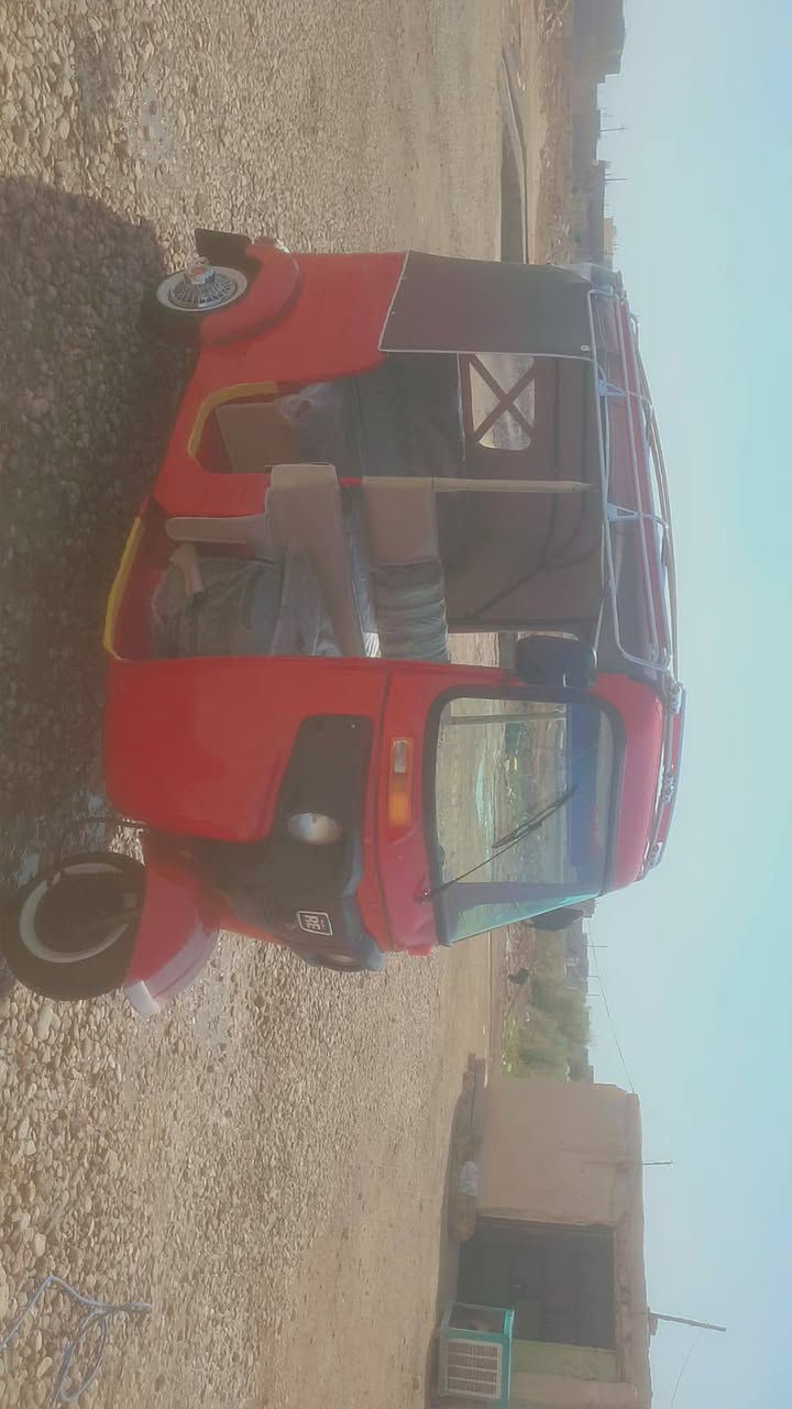 تكتك موديل 18 كدام عينك وبيه بيبان
ربع ما تصرف عليه محرك موديل 20  كبل لشارع
 اوراق اصوليه مو رقم جاهزه لترقيم مصبوغه عام لجماليه
محافظة ميسان قضاء الكميت 
سعرها قفل 3800 تجي وتشوف بعينك
***********
