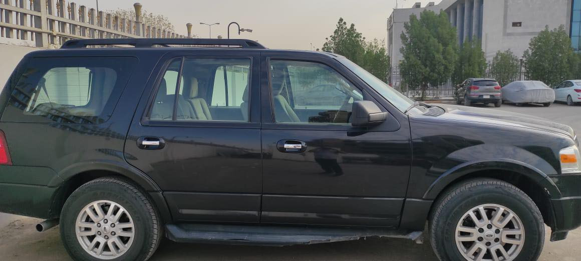 فورد اكسبدشن بترة  
موديل 2011 خليجي وكالة نيڤا 
مكفول كفاله عامه بدون حادث بدون صبغ  
رقم سليمانية 
 /اللون اسود /تو ويل  XLT+ 
منظومة غاز
منضومه زنون عدسات
شاشه كامره خلفيه داش كام 
مكانه حله

السعر ١٥٥
هاتف ***********
