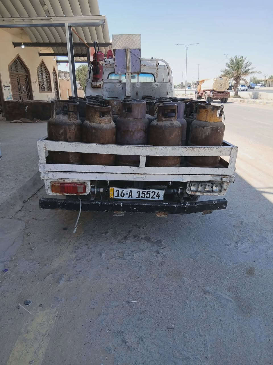 السلام عليكم وكاله للبيع سياره حلوه ونظيفه السنويه للثلاثين وسياره شرط التحويل رقم الهاتف *********** رقم 100 بيه مجال
