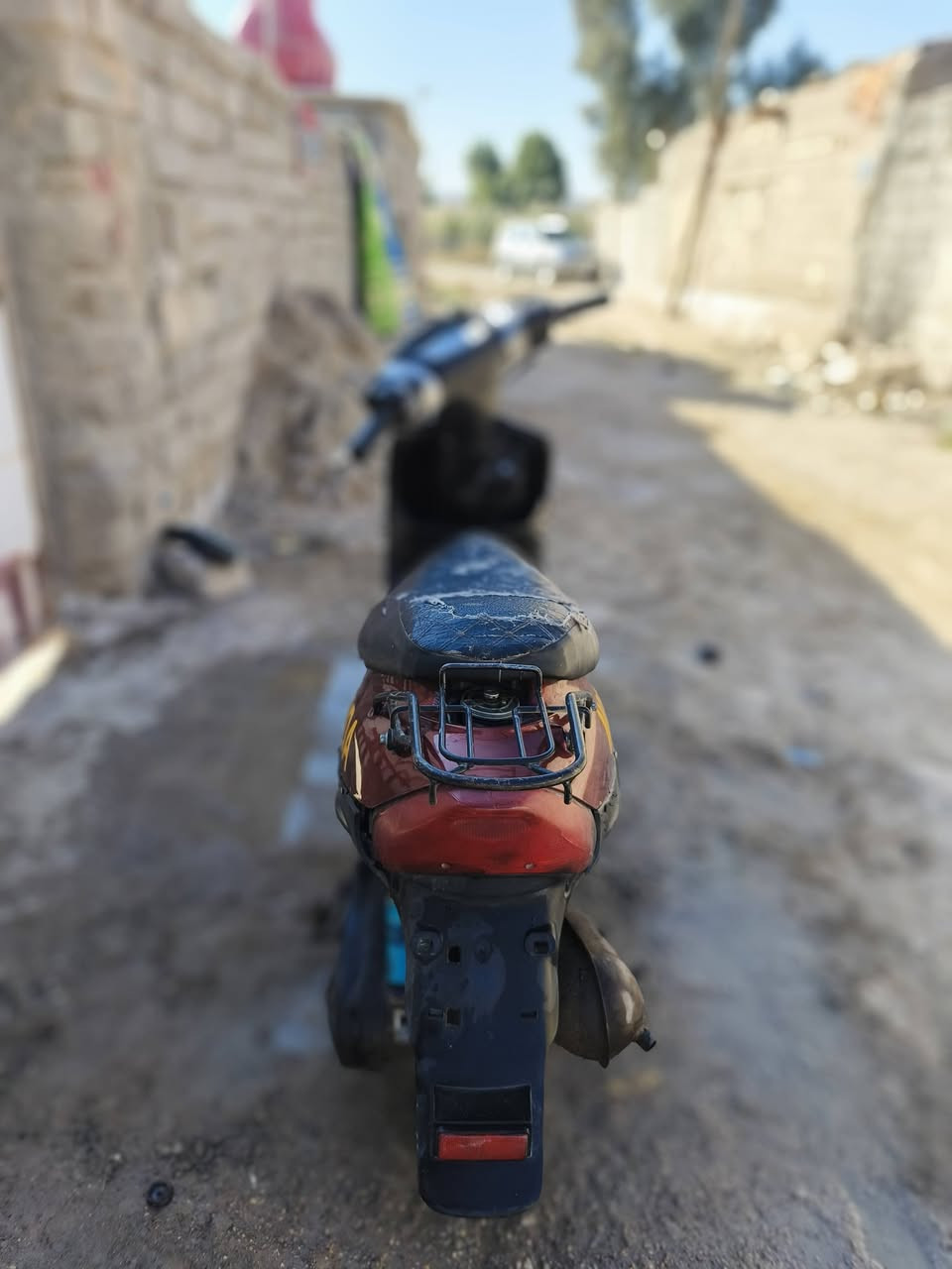 السلام عليكم دراجه بيجي للبيع ما ناقصهه شي بس دشبول و گلوب خلفي و امامي و الدوسه مال رجل الي مبينه بلصوره و اما اذا تلگه بيهه نقص ما مشدود كلهن موجودات . 
السعر 150 و بيهه مجال رقمي *********** و خاص موجود مكاني كوت حي الحكيم القديمه.
