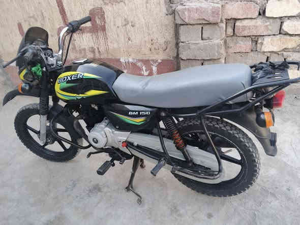 يالله 
سلام عليكم 
دراجه بوكسر دراجه نضيفه كلش انضف من الصوره شاصي 18 والباقي 25 اوراق اصوليه دراجه مكفوله من كلشي 
مكينه 25 بعدها ما ماشيه 20 كيلو 
السعر 1350وبيها مجال بسيط
خاص + *********** مكاني قضاء الدوايه
