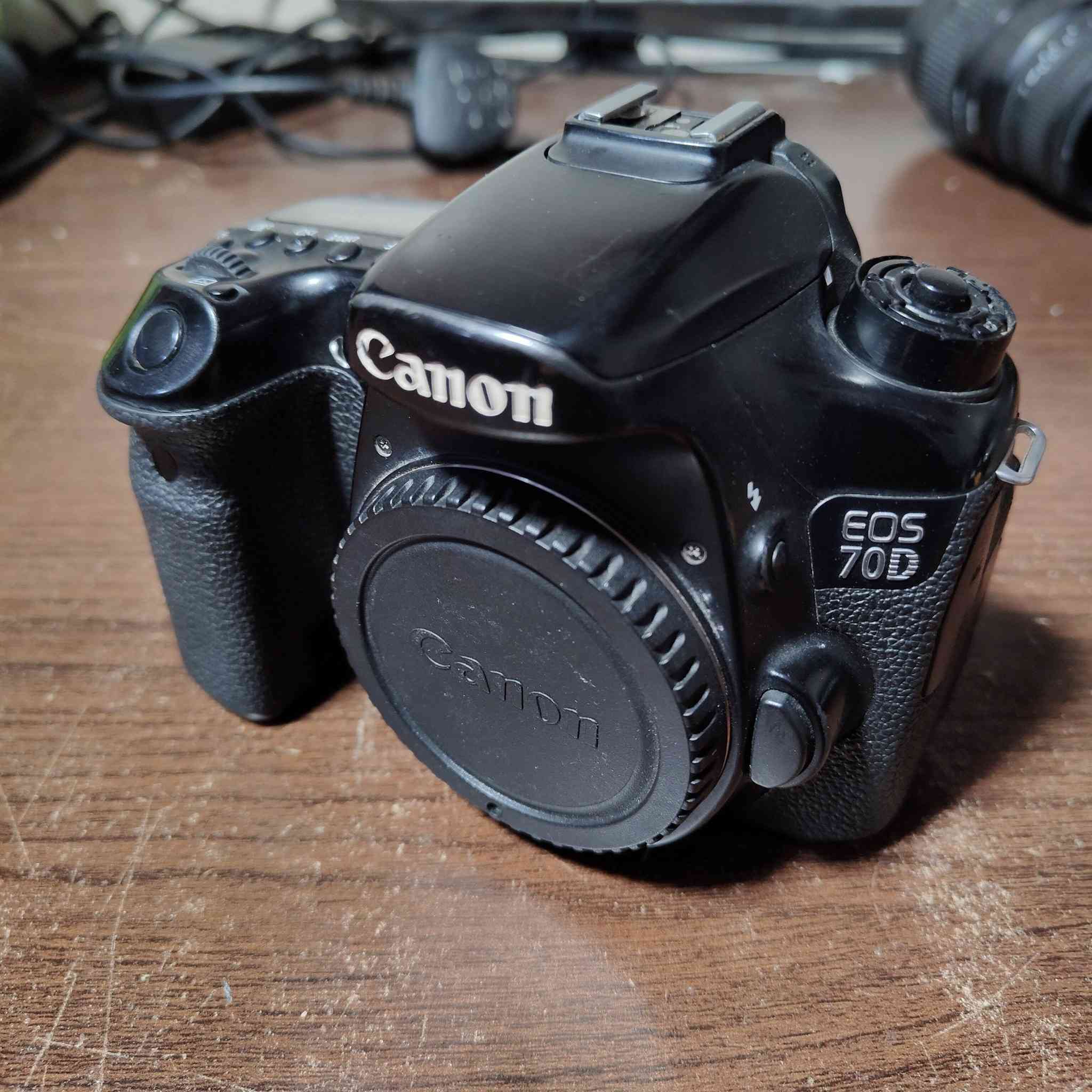 #بدي_بدي_فقط...... كانون #70D... 
نضافه 90%. 
حزام كتف 
بطاريه 
شاحنه.....
مكان #ناصريه قضاء رفاعي 
تواصل خاص 
وتساب... او #الهاتف_***********
