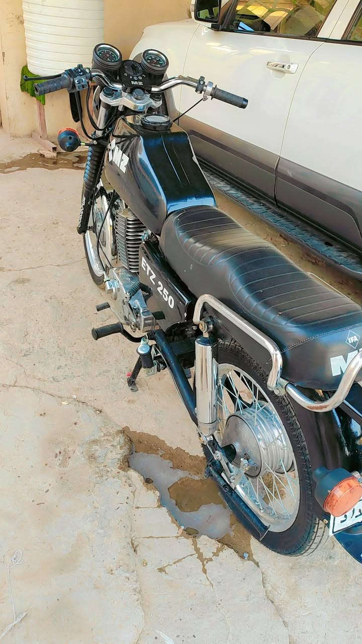 سلام عليكم كل عام وانتم بالف خير ماطور للبيع ستوني امسكَمه سايس 4رقم بغداد موديل 88السعر3مليون مكان نجف ***********
