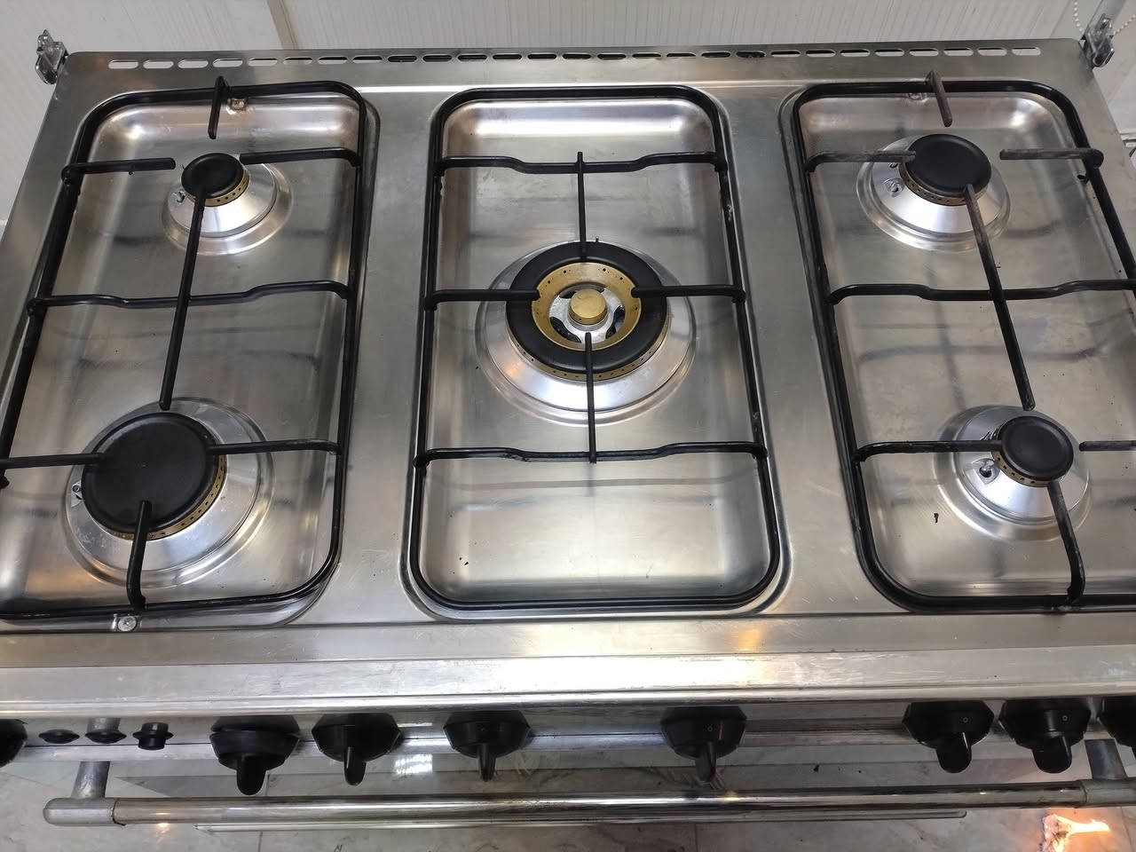 للبيع 📣📢
ونسا إيطالي مو تركي ولا صيني  ٩٠ف٦٠ 💯👌
 اشعال ذاتي  نظام امان سيفتي بالكامل 👌 💯 مفاتيح اصليه👌 نار زرقا وصافيه أقوى نار 💯 باب محكم👌💪 صا🎀💯 صاج وشبك للفرن وسيخ شوايه للدجاج 💯 إمكانية اشعال🧿 الفرن والشواية معا 🪬 شرط الفحص💯 ونظافة  الجديد👍 والسعر مناسب🎀 جدا ابو يوسف 69933661☎️📞


**إذا كنت صاحب هذا الإعلان وتريد حذفه لأي سبب، رجاءا أرسل رسالة إلى الدعم الفني**