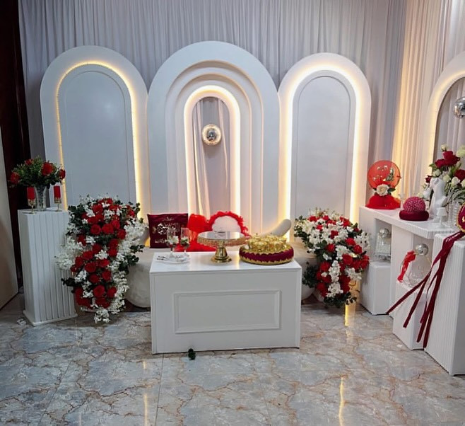 كل لحظة فرح تستحق لمسة من سناريا أشكال ألوان 🤍
نصمّم كوشات أعراس تجمع بين الجمال والرقي، بألوان تنبض بالحياة وتفاصيل تروي الحلم.
خلي يومك الأجمل يبدأ من هنا ✨.                                                    📍 ديالى
📩 للحجز والاستفسار راسلنا على الخاص - واتساب ***********
