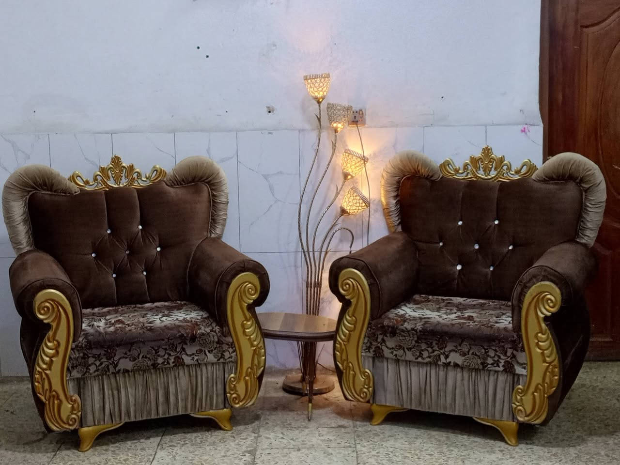 تخم ملكي تكمه نظيف جدا 10مقاعد ب260 الف وبي مجال المكان الوشاش *********** يوجد  توصيل بكروة يوجد واتس اب
