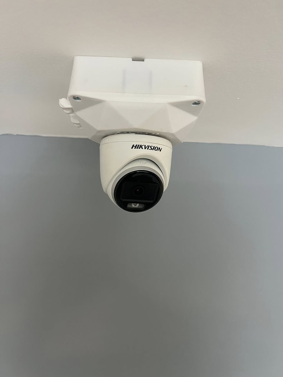 ✅المهني غدير الساعدي للكاميرات المراقبه تم تنصيب كاميرات المراقبة  نوع الكامرت هك فجن 5️⃣ ميكا
✅يتوفر لدينا جميع انواع كاميرات المراقبه وملحقاتها 
✅يتوفر كادر فني تنصيب وصيانه كافة كاميرات المراقبه
♦️حافظ على ممتلكاتك الخاصة 
♦️وشاهدها عبر العالم اين ما كنت على طريقة الP2P
⚠️علما العمل حسب طلب زبون
#رضى #الزبون #غايتنا
المهني غدير الساعدي للكاميرات 👨‍🔧👨‍🔧
#دع_العمل_يتكلم
يتوفر لدينا كافة الكاميرات الحديثه
✅ليلي ملون
✅UPS تشغيل 3 ساعات متواصله
✅تسليك واير نحاس اُصًلًيےّ مسلح 
✅تنفيذ وتجهيز مواقع 👍👍
✅ضمان سنة عمل ومواد👌👌
✅استشارات فنية👨‍🔧👨‍🔧
للاستفسار 📲***********
