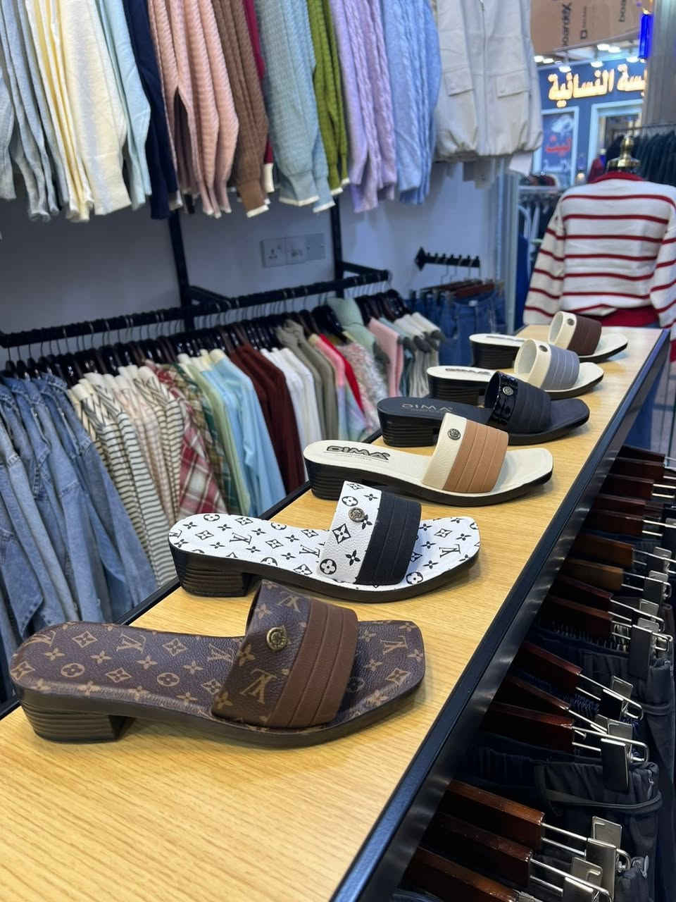 مساء الخير .... .وفرنا لكم .. 🍋🍋🍋
 شحاطة كعب مربع ٣ سم  جلد طبي فول اناقه و خفيف و  مميز و انيق ....
سعر ب٨  الاف 
اخذ
القياسات  37-38-39-40-41
الالوان اسود بيجي نيلي كاكي
  العنوان : كوت / شارع الهورة / معرض الرواق  يوجد خدمة توصيل لكافة محافظات العراق 😍 واتساب *********** __*********** الجمال 🌹الأناقة 🌹 البساطة 🌹النزاكة 😁

#اكسبلور #اكسبلور_فولو_ي_حلو🔥😴_ي_عمري #اكسبلور_فولو_شوفو_البوستات_الي_قبل_راح_تعجبكم
