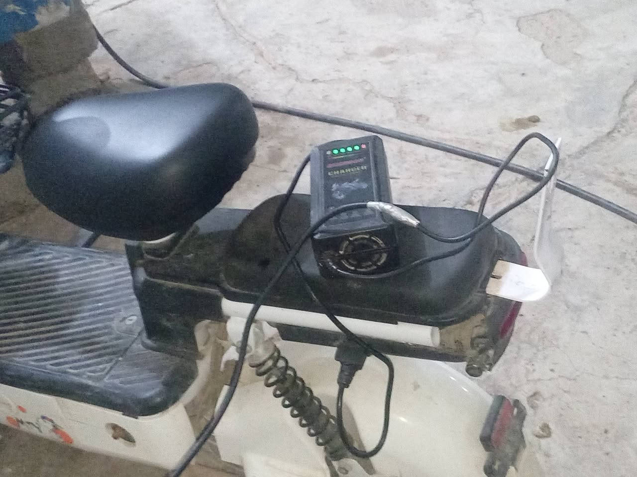 السلام عليكم 
بويسكل شحن 2025
بطارياتو بلاديات
الشاحنه بلاديه
شرط كلو بلادي 
والسعر 250ألف وبي مجال 
و العنوان ناحية الزاب 
♥


**إذا كنت صاحب هذا الإعلان وتريد حذفه لأي سبب، رجاءا أرسل رسالة إلى الدعم الفني**