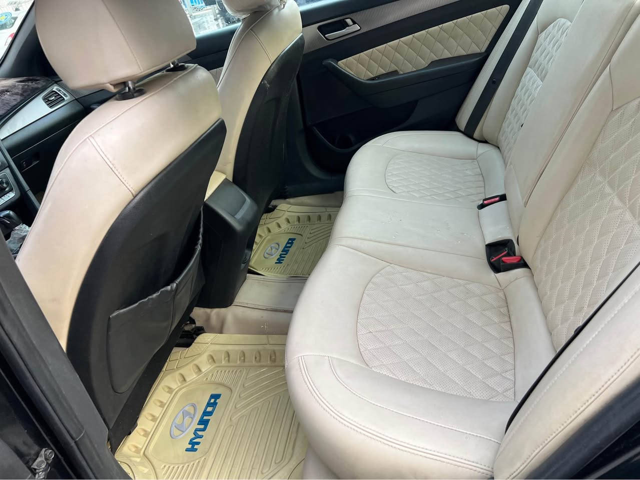 هيونداي . سوناتا . 2018
---
سوناتا 2018 للبيع
مواصفات سبورت رياضي
وارد امريكي
حادثها جاملغ أيمن وبنيد بدون لحد او شواصي
والجاملغ الايسـر شوي بي بارد راجع
ماشية 100 الف ميل

⚡️فتحة

⚡️بصمة + بصمات ابواب

⚡️دواخل كاربون فايبر

⚡️تحكم ستيرن

⚡️بصمة صندوق

⚡️ستيرن حرف D + شفتات ستيرن

⚡️بجم منظومة زنون

⚡️بلوجكتر لد اصلي

⚡️كامرا خلفية

⚡️شاشة كار بلي كبيرة

⚡️3 انظمة قيادة

⚡️كشـنات تدفئة

⚡️كشنات جلد كريمي اللون

⚡️كشن كهربائي

⚡️رادار جانبي

⚡️دبل صالنصة

⚡️شاشة اعطال

⚡️محركها 2400 GDi
---
ملاحظات إضافية:

كلة تبديلة دهن الاصلي مالها وبانزين محسن

تخم تايرات جدد 
منظومه تبريد جديد كوري 

ربع دينار ما تصرف عليها

وعلى الخير عل ياخذها

السيارة رقم بصرة الجديد ومميز  تحويل مباشر ثاني يوم

السعر :   130

للاستفسار: *********** Singapore
