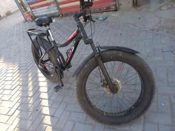 بايسكل دبابه حجم 26
سعره 175 الف 
بغداد مدينة الصدر الحبيبيه 
وتساب ***********
