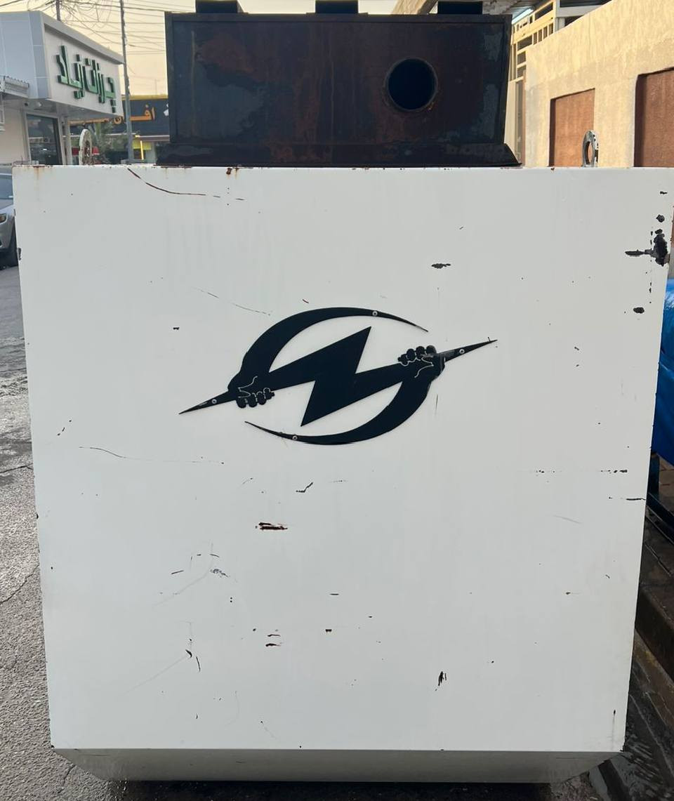 سلام عليكم
للبيع كاتم غدار 100/100
طول 314 سم وارتفاع 158سم والعرض 115 سعر اتصال على رقم ***********
***********
