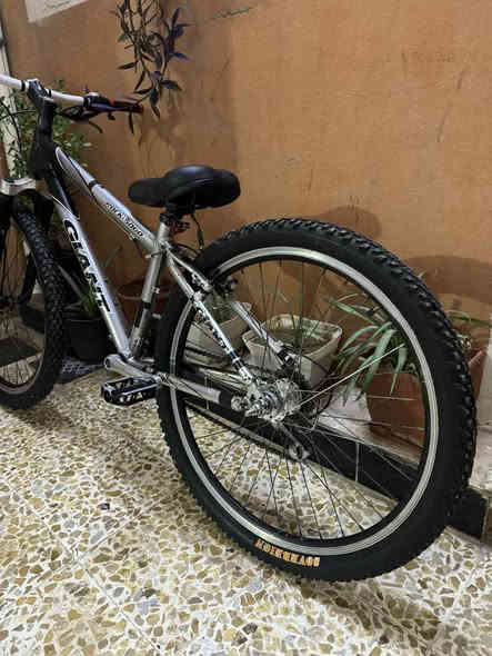 للبيع فقط 

GIANT 

 حجم 26

 تايرات جدد اصليات مال GIANT

كير خلفي 7 نمر  امامي 3 نمر مابي كير 

السعر 135 بي مجال 

مكاني موصل أيسر حي المزارع 

شراي اتصل ***********
