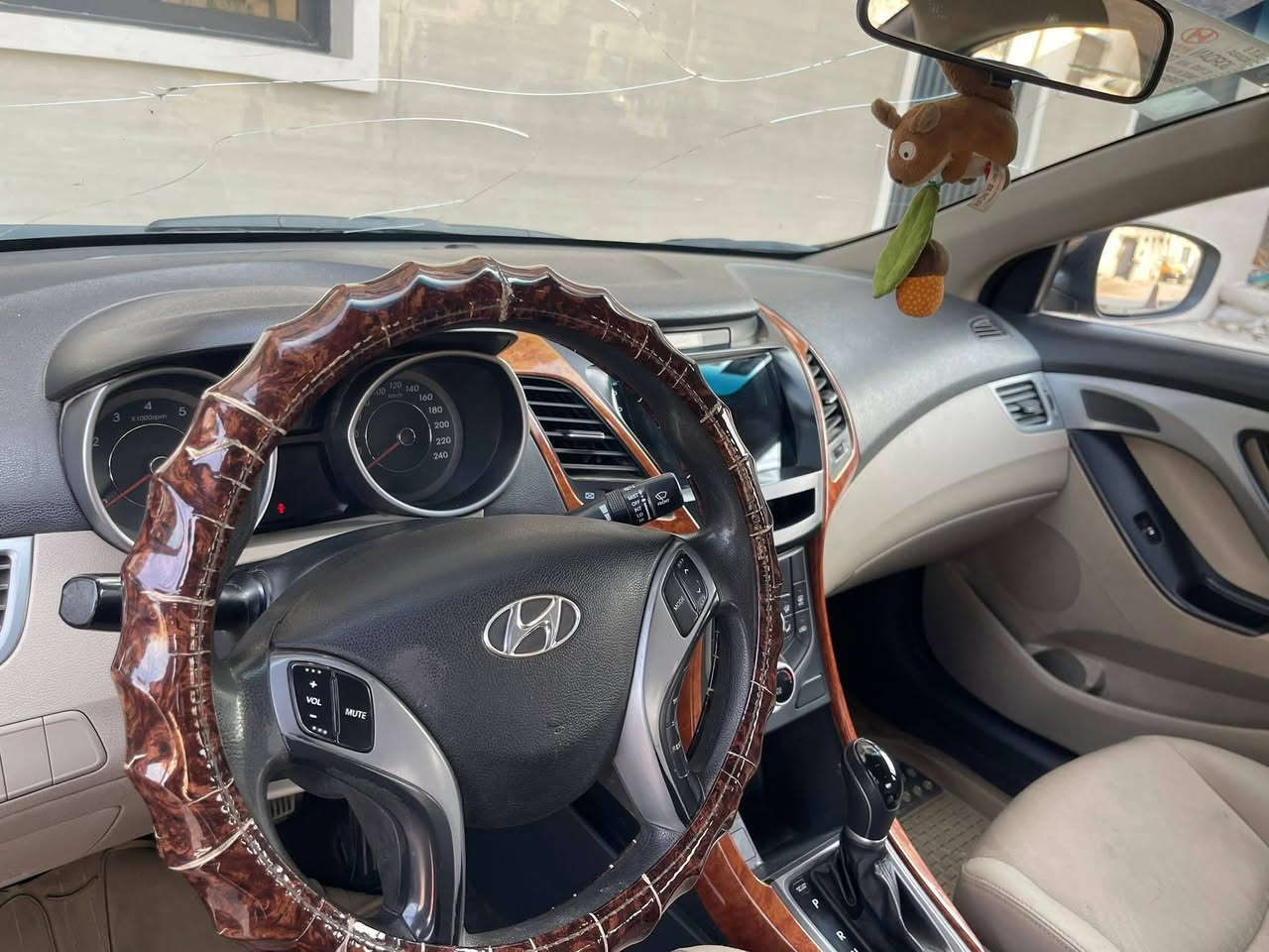 النترا 2016 خليجي لون ذهبي مميز رقم بغداد دولي الجديد
محرك 1600 دوش /مكفول

كير ATM/مكفول 

شاشة كبيرة 

كامرة خلفية 

تبريد امامي خلفي 

دشبول بيجي واسودّ ومطعم صاجي

اطارات جديده بطارية جديده 

دسكات جديده 

السيارة بيها بارد عدد 2 

دوسات بيهن جزء صبغ 

وبعض ملاحظات بسيطه

السعر 120 وبيها مجال 
مكاني بغداد/الحبيبية 
اتصال ***********
