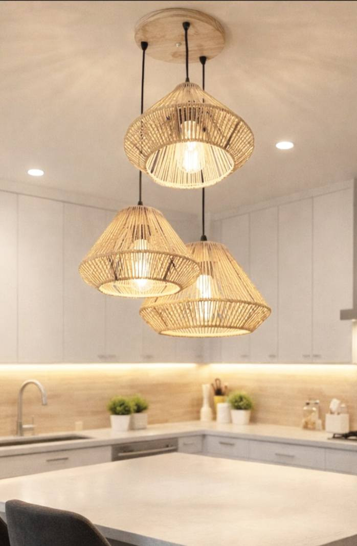 الأناقة تكمن في التفاصيل.. 💡
​هل تبحث عن إضاءة سقف مطبخ أو طاولة الطعام؟
 إليك طقم المعلقات الثلاثي البوهيمي بتصميمه المنسوج الذي يوزع الضوء بطريقة فنية ساحرة على جدران مطبخك.
​📏 ارتفاعات قابلة للتعديل تناسب مساحتك.
​🪵 مصنوعة من مواد صديقة للبيئة وعالية الجودة.
​⚪ تتماشى بشكل مثالي مع الخزائن البيضاء والرخام.
سعر القطعة 50 الف دينار 
لا تتردد بمراسلتنا على رقم الواتساب ***********
نوفر لكم خدمة توصيل لكافة مناطق العراق 
#ثريات_مجالس
#ثريات_مودرن
#خبير_تنسيقات_اضاءة
#تصاميم_منازل_حديثة
#تصميم_داخلي
#دقة_الاختيار
