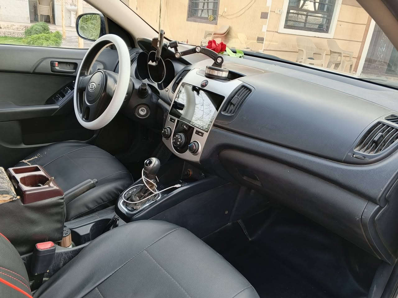 سلام عليكم
سيارة سيراتو موديل2012
ماشيه 270
محرك مكفول 1600
ومثل موضح بل سونار
سعرها 95 
***********
