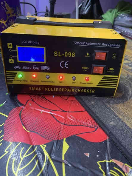 شاحن بطاريات متعدد السياره والدراجة جديد غير مستخدم السعر 20 الف يوجد توصيل جميع المحافظات ***********
