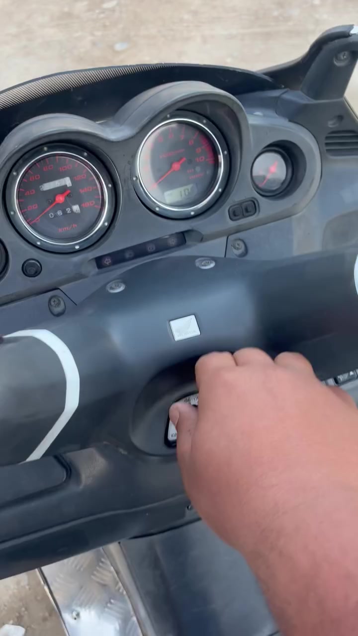 السلام عليكم 
سعر جدا مناسب
دراجة حيل نضيفة
فورزا 
موديل 2009 
نكرة بكل وقت 
كلج جديد 
كلشي شغال بيهه
قايش جديد 
بيهه الجامة الاماميه بيدي نكسرت واوكع فلوسهه للمشتري 
مكان بغداد الطوبجي 
550 وبيهه مجال 
شباب الشراي يتصل 
***********
