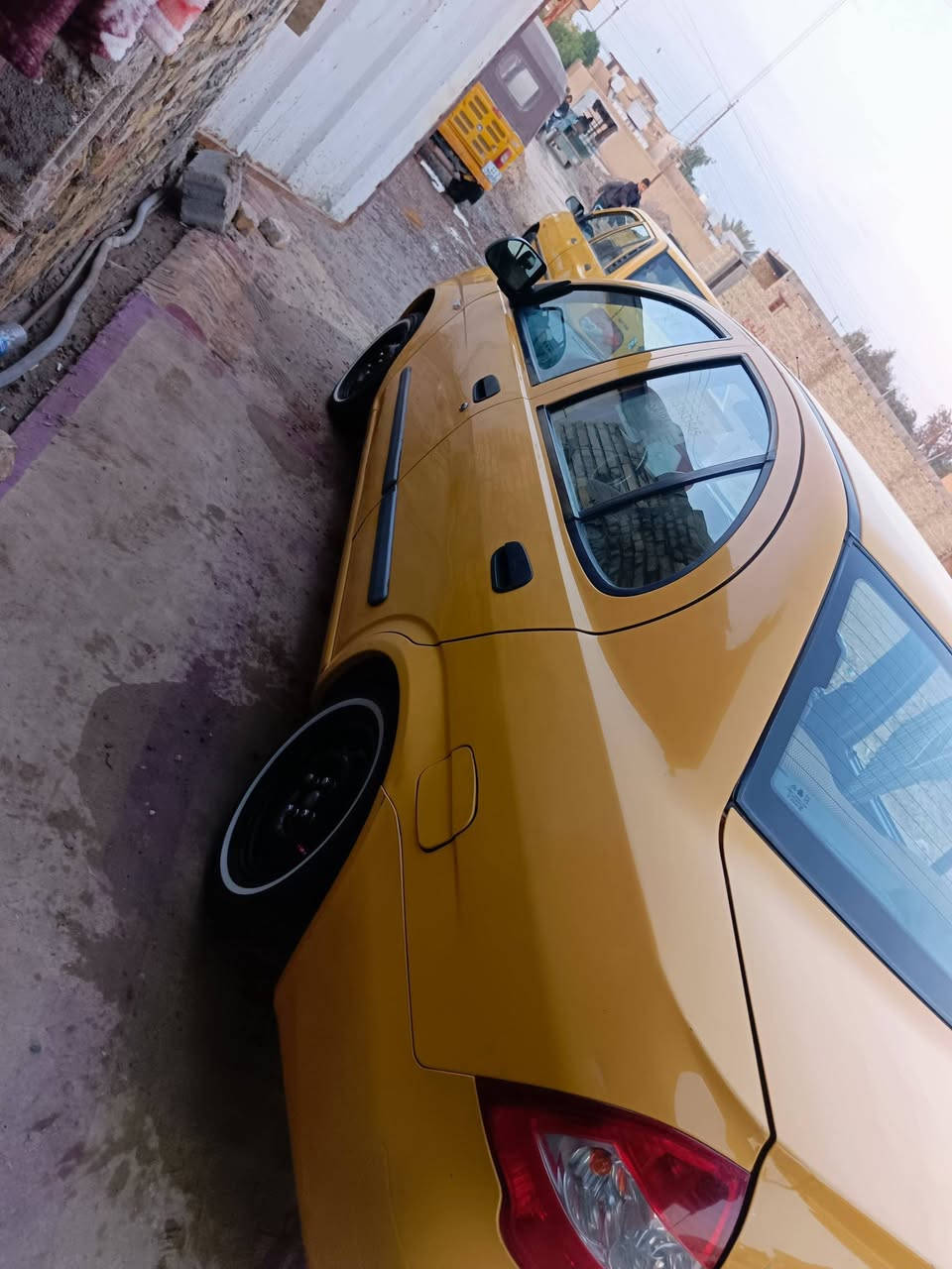 سلام عليكم طيبة موديل 2016 سيارة نضيفة كير محرك تبريد تدفئة شواصي مكفول شاشة لمس منضومة زنون  صدر جديد تخم تاير جديد مصفرة هيئة وغرامات سنوية لل، 31 تحويل ثاني يوم سعر 40 وبيها مجال للطيبين مكاني سبع البور ***********
