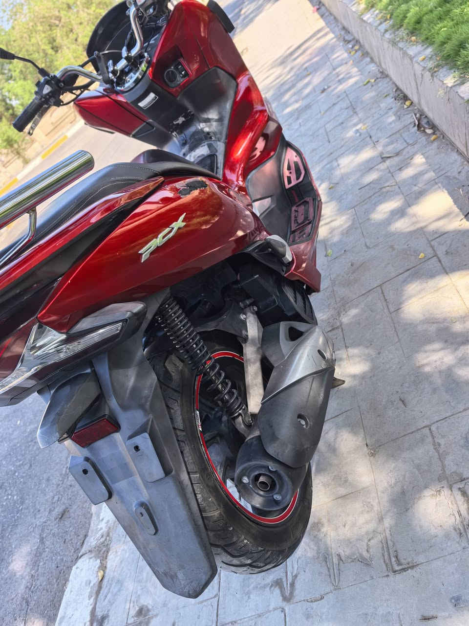 السلام عليكم
PCX\3
الجيل الثالت 
كوري 150
دراجه بشهر رابع ماخذين من شارع فلسطين
ونظافه كدامك.
جهاز جي بي إس بلبصره تشوفه وطفيه بتلفونك
السعر  مليون و٧٥٠
بغداد الكرخ مكاني
***********
شباب مجال قليل بيه ومامتوازي على بيعته
