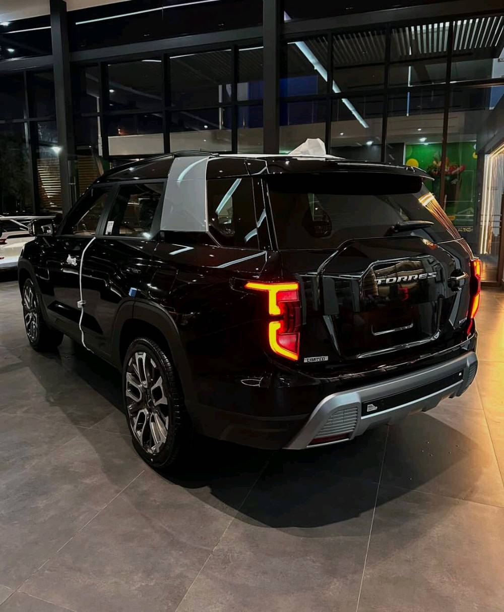 Torres (KGM) 
توريس من شركة سانك يونك الكورية 
بأقساط شهرية على 6 سنوات وبدون حجز مروري
ضمان گير ومكينة 3 سنوات  
سيارة شبابية عصرية التصميم كامل مواصفات 
مواصفات السيارة 👇🏻 
فئتين 4WD , 2WD
محرك 1500L Turbo 163HB
الگير من شركة أيسن اليابانية AT6Speed
كشنات جلد كهربائي تدفئة وتبريد مع ذاكرة حفظ وضعية المقعد 
حساسات امامي خلفي وكاميرا خلفية 
فتحة بالسقف 
بصمة 
شاشة لمس تدعم النظامين Apple Carplay, Android 
مري كهرباء شفط 
ABS , ESP 
والكثير من المواصفات 
تتوفر بالنقد والاقساط 
للحجز واتساب 👇 
***********   مهندس علي حلة
