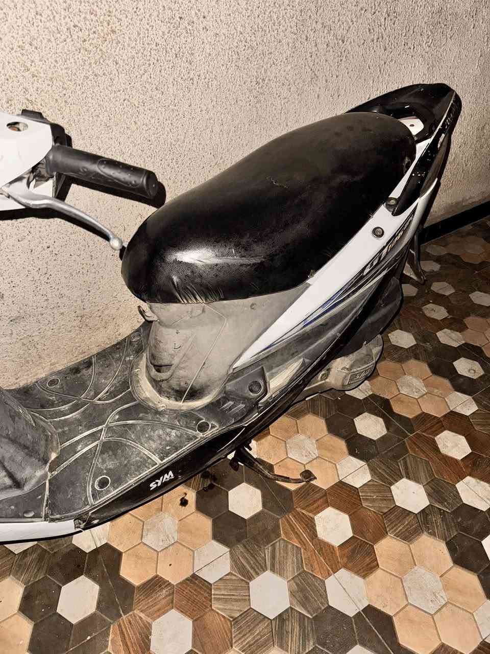 سلام عليكم عندي هاي دراجه سيام  دراجه شغاله ومابيه شي اريد اراوس وانطي فرق قليل مكاني الاعظميه


**إذا كنت صاحب هذا الإعلان وتريد حذفه لأي سبب، رجاءا أرسل رسالة إلى الدعم الفني**