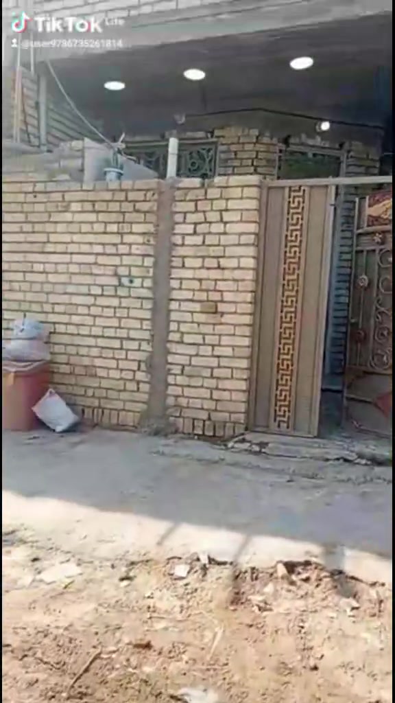 سلام عليكم بيت للبيع 100متر طابو صرف بناء طابوق  عنوان قرب السوق
***********
