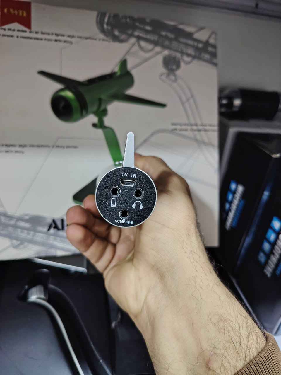 مايك ع شكل طياره
ينربط ع تلفون للبث المباشر والتسجيل
بي تحكمات الصدئ وغيرها
متوفر قطعتين


**إذا كنت صاحب هذا الإعلان وتريد حذفه لأي سبب، رجاءا أرسل رسالة إلى الدعم الفني**