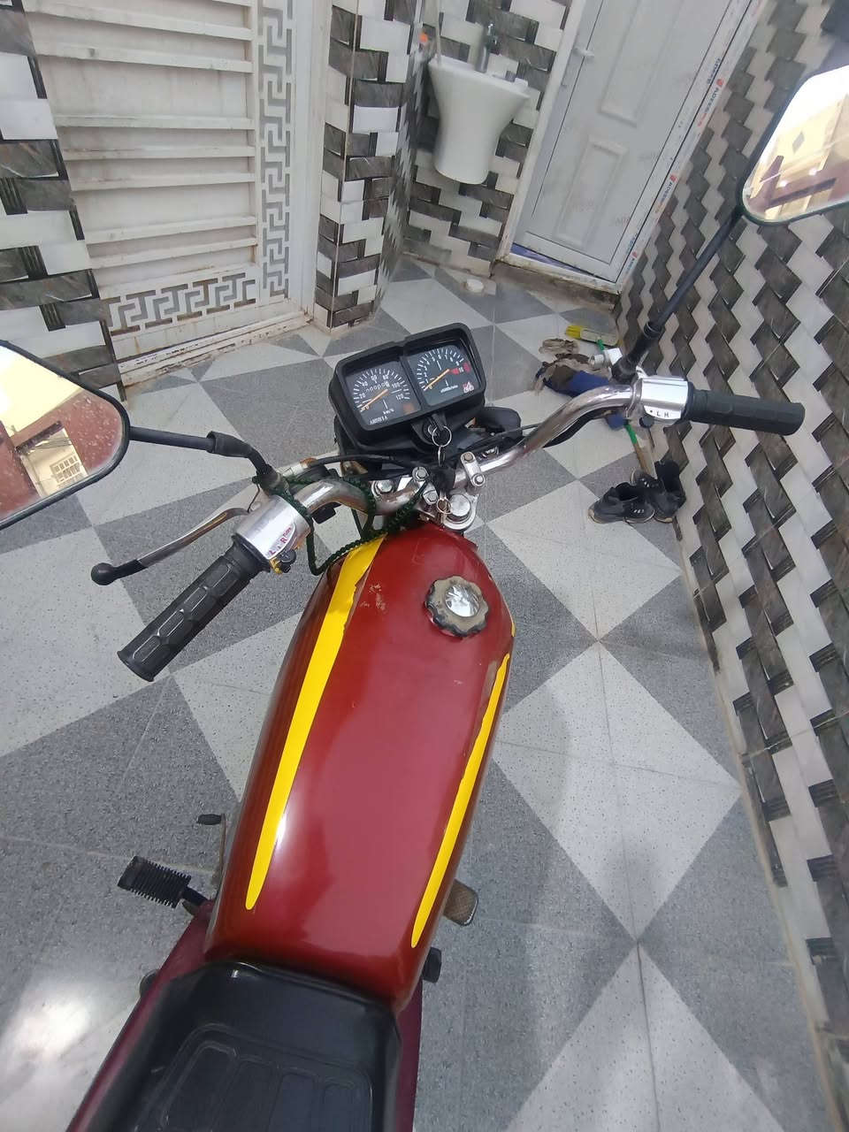 السلام عليكم
دراجه نامه كلك مكفوله كهربائيات
 محرك لا تبخير ولا تنقيص
فريحه السعر 300 بيه مجال للطيبين
***********
