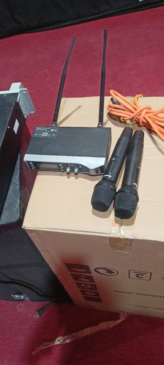 منظومة صوت سمعات EV عدد 6
بور ياماها 7000 
جهاز داينكورد 1000 بور
مايك وايرلس ماركة أسوار مزدوج
واير سماعه عدد 6 اكزلري
السعر 3 مليون 250 وبيه مجال
للاستفسار ***********
