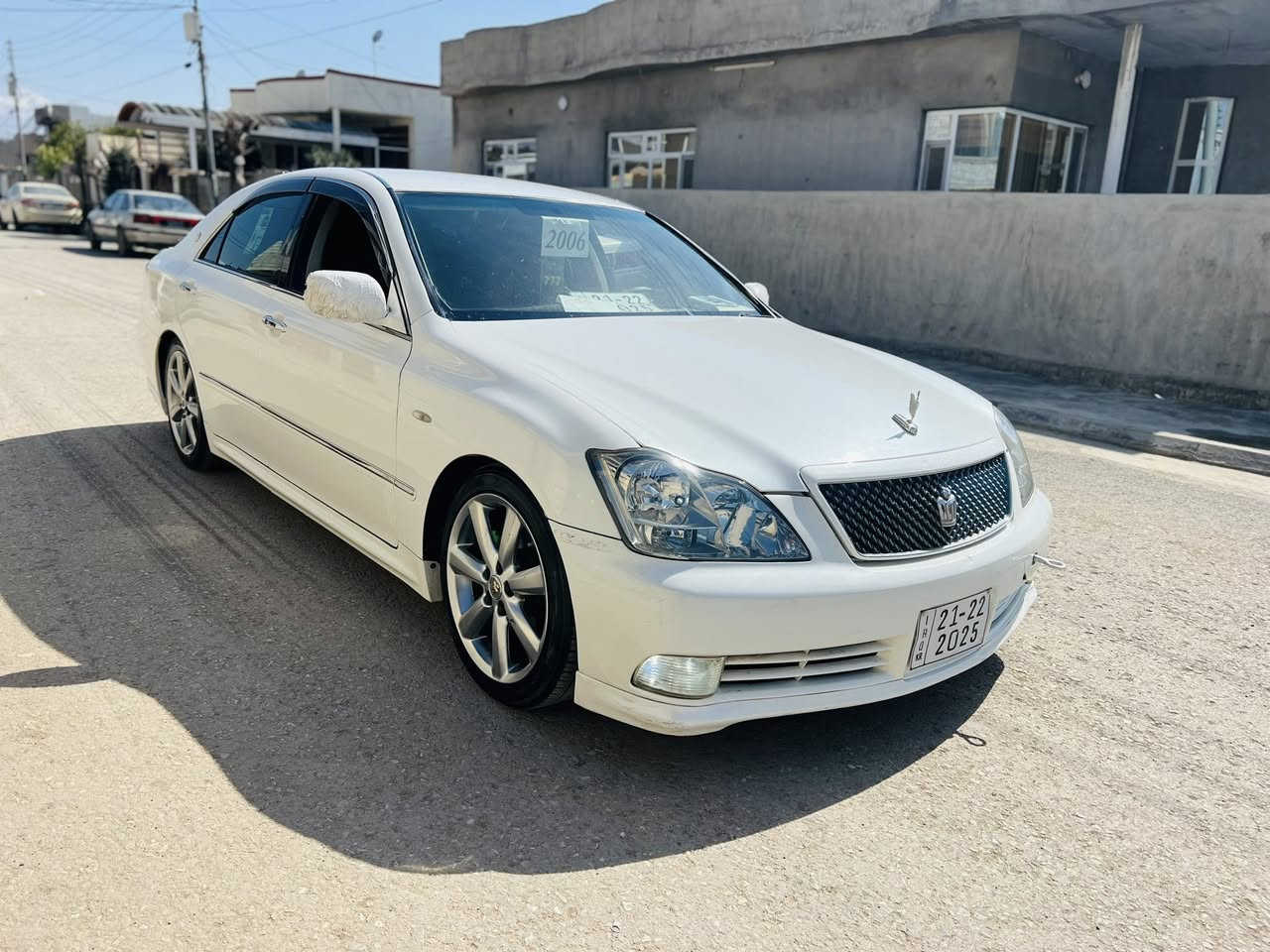 شاهینە مووس.
182 بێ دووکەڵ 
گێڕ گەورە مەکەینە گەورە .
ناو ڕەش 
 سێ دووگمە  ..
 هەرچوار تایەو ویلی لۆک 
داژبڵێ شکاوی نییە 
بێ مەسرەف . 
ساردوو گەرموو بریکی بەسراوە 
مەجمووعە سکانی لێکزس.
کامل جایز کراوە .
جامی هەڵ گیراوە . . ..
پۆڵیشو حەمام کراوە ..
سعری 65گەڵاو مەجال .
***********
***********
سەیسایەق
