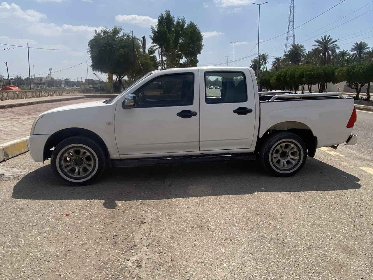 السلام عليكم
بيكب جانبي صيني موديل ١٤ كفاله من الكص ادوات 
ارقام اربيل فقط
مكينه كير حداديه كفاله
سياره ماشيه ٧٧ الف حقيقي كلش جديده ونظيفه
تبريد ثلج ويه السويج 
البدي جديد لا ضربه ولا شخط
حداديه جديده تخم تاير جديد
كهربائيات كلها شغاله  
عنوان محافظة ميسان 
سعر ٣٣ ورقه بيها مجال قليل
***********
