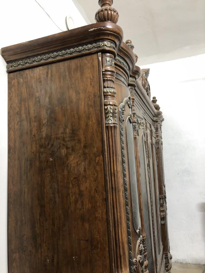 السلام عليكم للبيع بسبب الانتقال غرفة نوم نظيفة تحتوي على كنتور كبير 6 بيبان وجرباية ام نفرين وميز تواليت مجرات موجودة يحتاجلها فقط شد السعر 350 الف بيهة مجال للاتصال ***********
