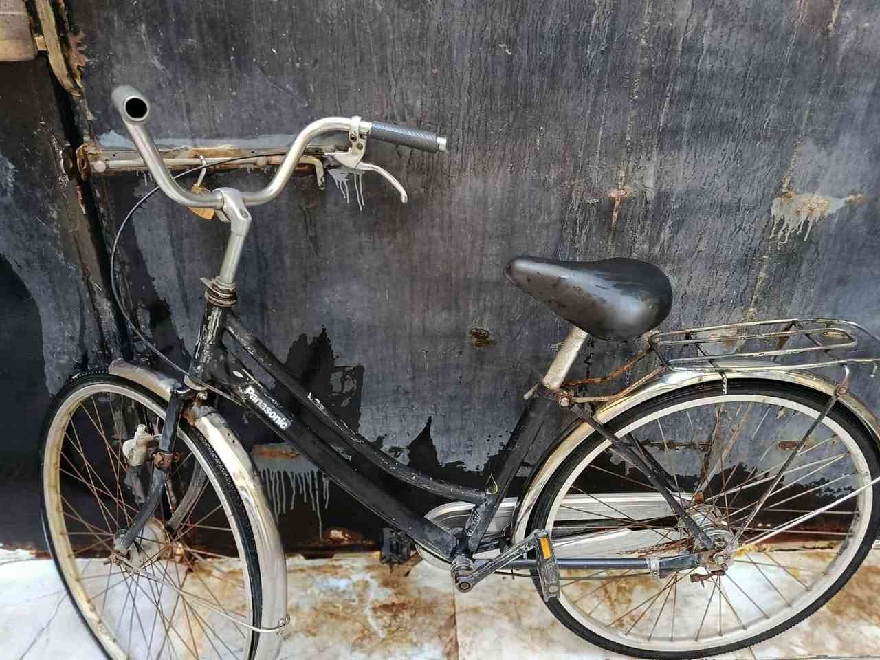 سلام عليكم ورحمه الله للبيع بايسكل ماركه panasonic الياباني أصلي  حجم 27 باسكل خفيف كلش وحلو السعر 60 وبي مجال شراي يتفضل خاص *********** واتساب
